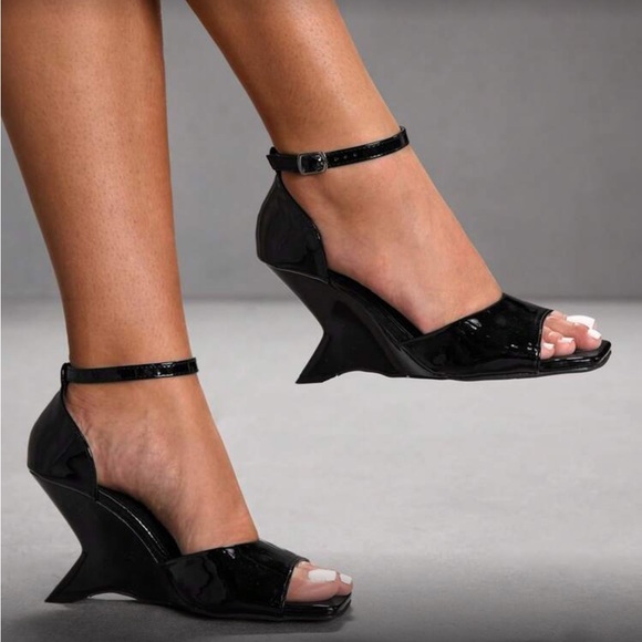 Shoes - 🆕 Patent Square Toe Wedge Sandals